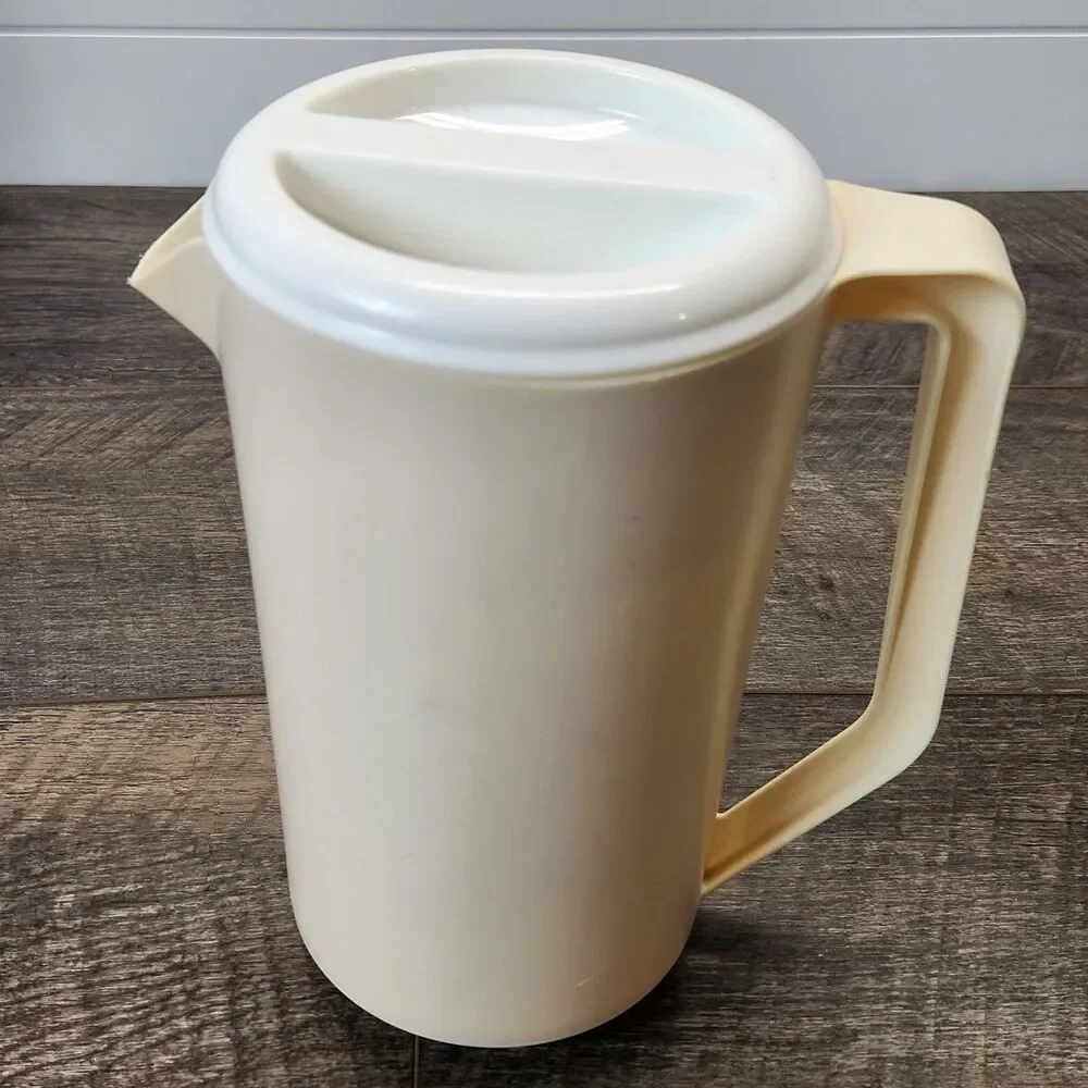 Vintage Rubbermaid #2445 Almond 2 1/4 Quart Pitcher w/ Slotted White Lid